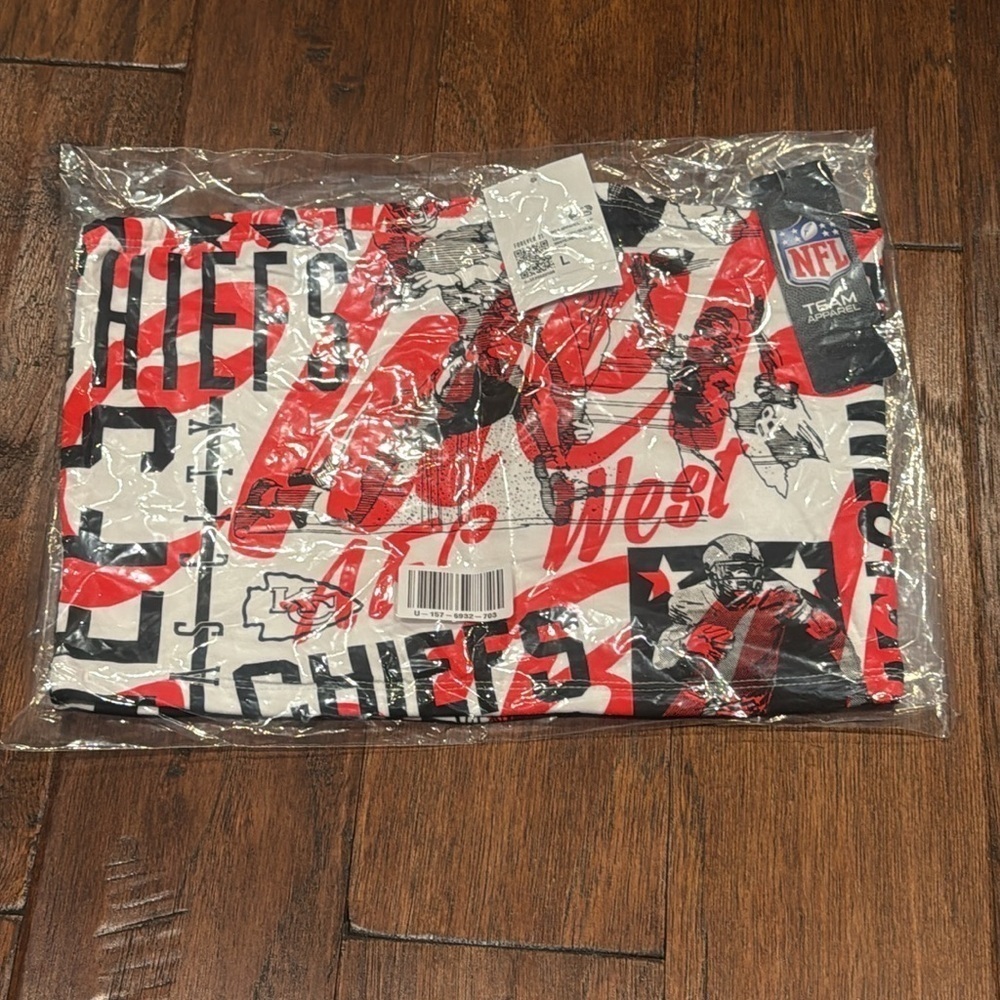 CM🩷 NWT! Large Tube Top NFL Chiefs Red and Black Graphic